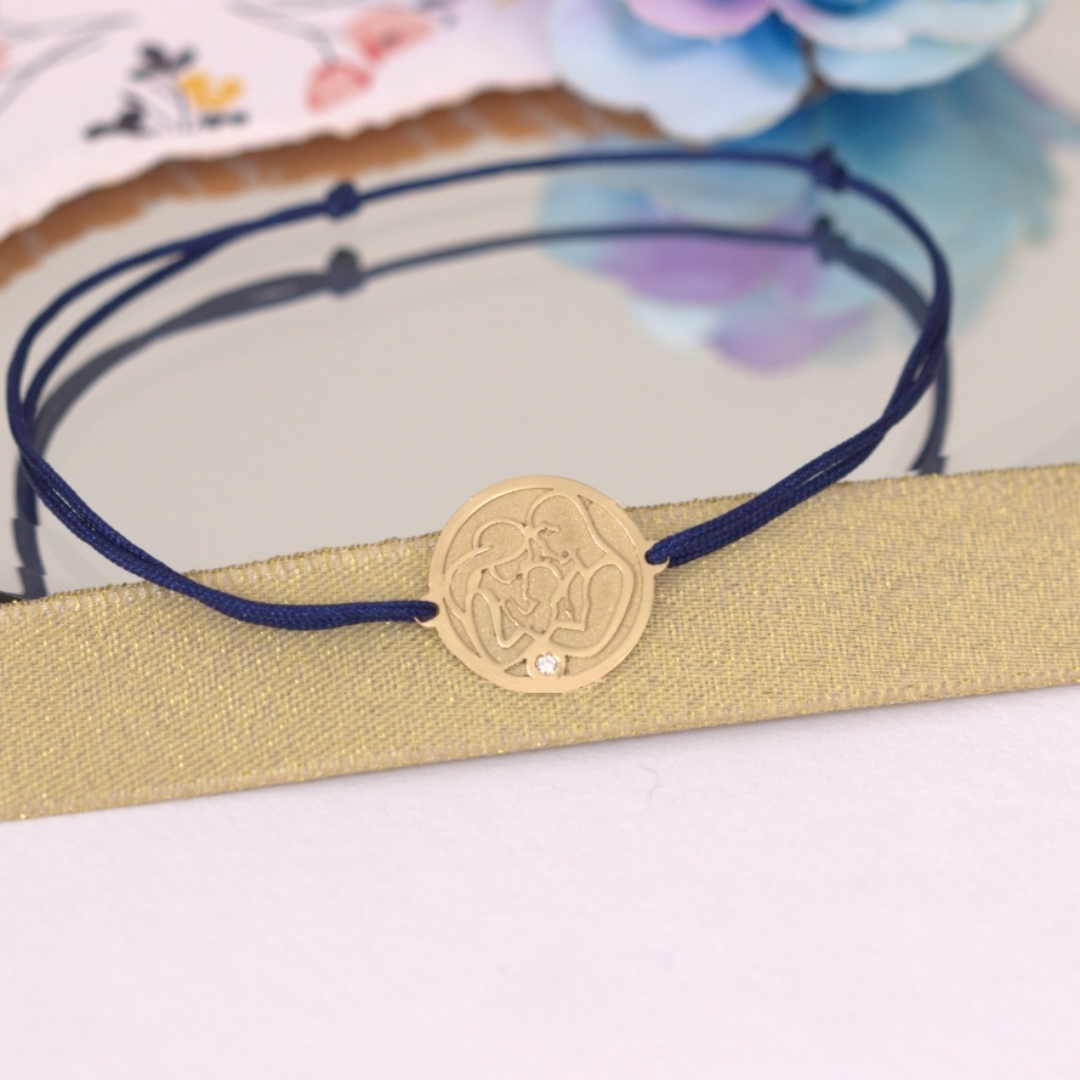 Bratara banut personalizat din aur 14k cu model familie in relief Rubinul - Image 5