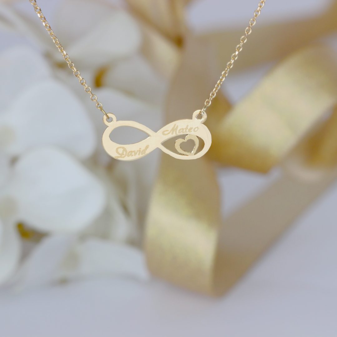 Lantisor din aur galben 14K cu model infinit si inimioara in interior Rubinul