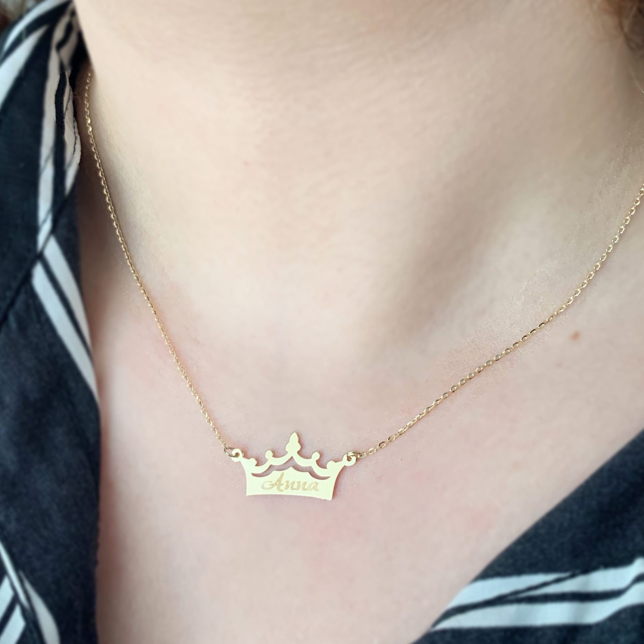 Lantisor cu simbol coroana personalizata cu gravura aur galben 14k Rubinul - Image 3