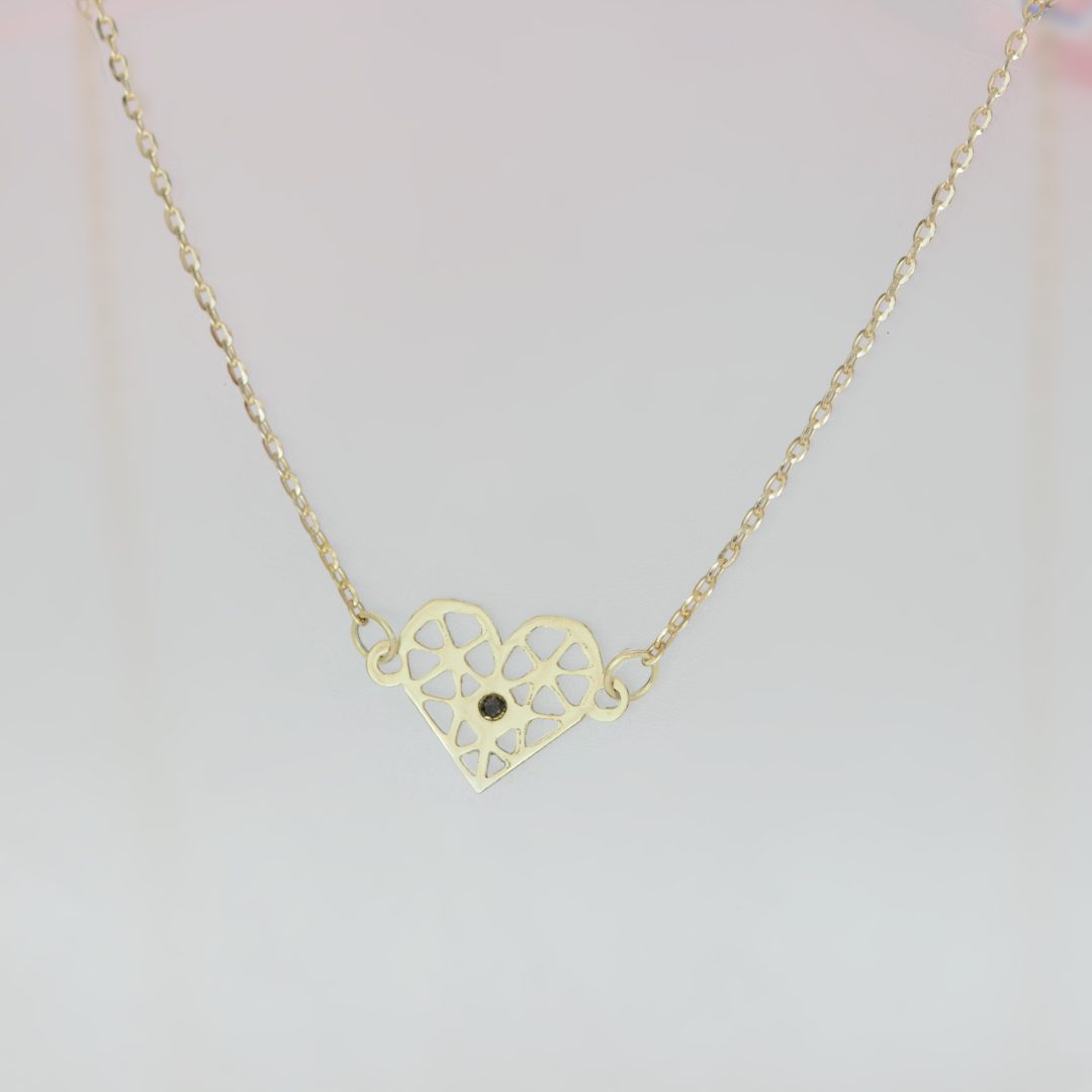 Lantisor cu inimioara decupata model deosebit aur galben, alb sau roze 14k si diamant negru Rubinul